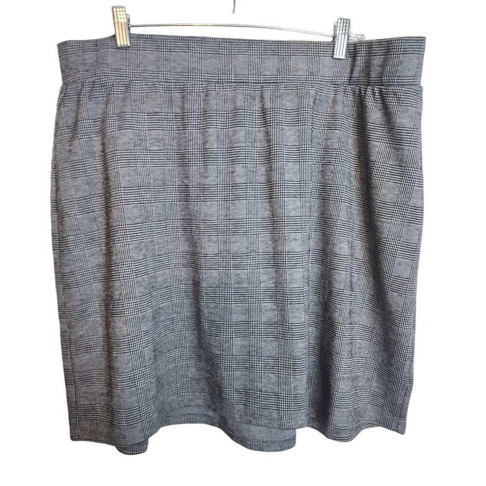 Torrid Black and White Houndstooth Double Knit Skirt, NWT, 2X